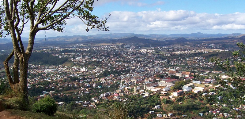 WIDOK FIANARANTSOA I COLLEGE SFX OD ZBOCZA MARANY