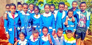 Uczniowie stowarzyszenia Sun Rise siostry Odile