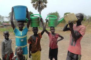 Dzieci przynoszące wodę do domu codzienne obowiązki